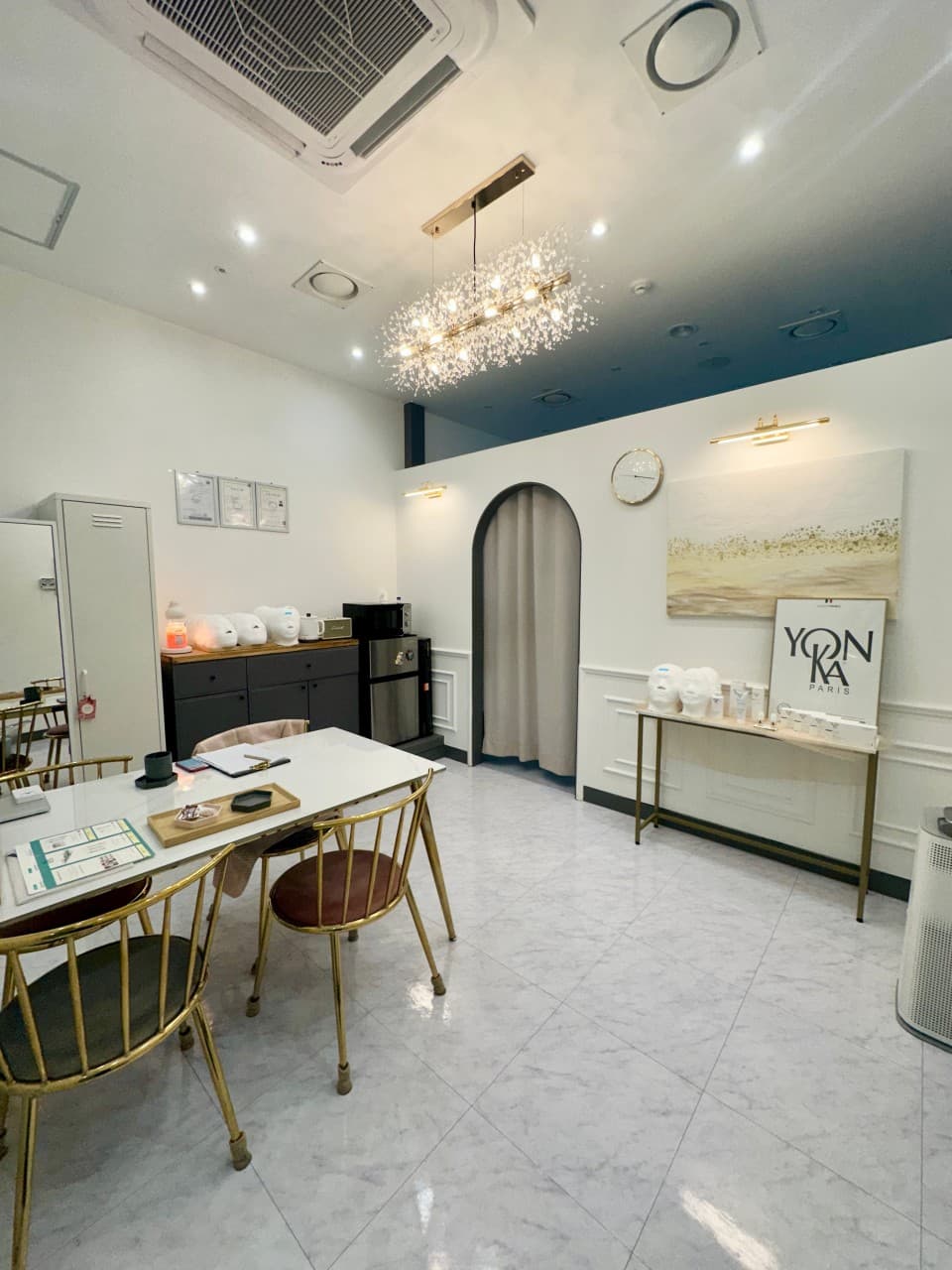 OM Aesthetic reception and consultation area